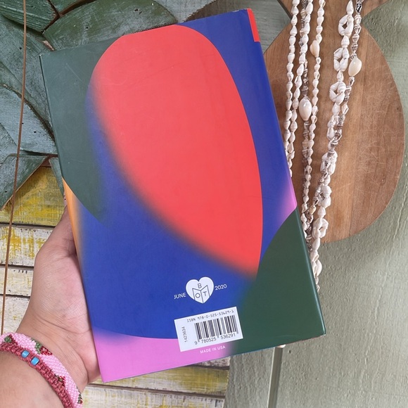 Hardcover Book: The Vanishing Half by Brit Bennet - Picture 2 of 4